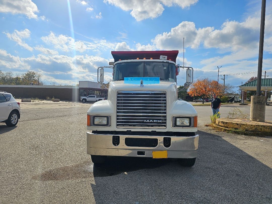 2010 MACK CHU613 Pinnacle - Image 3